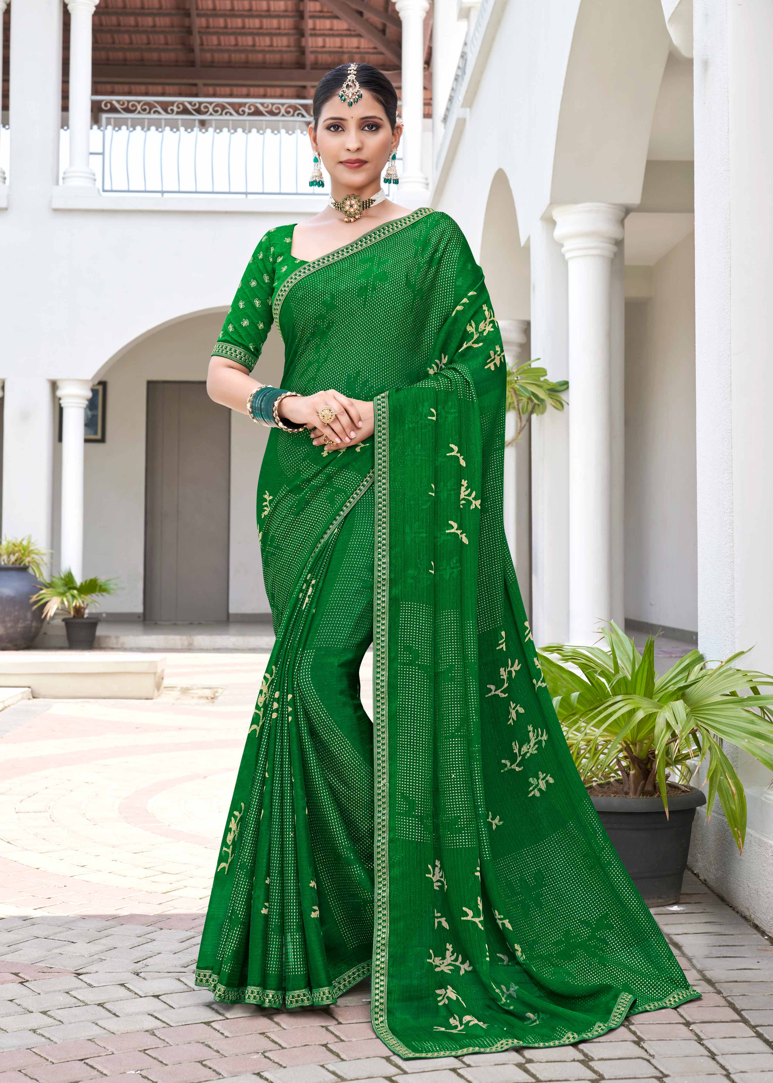 Laxmipati Phulvaari Floral Printed along with Foil Work Chiffon Saree in Green Color with Unstitched Blouse