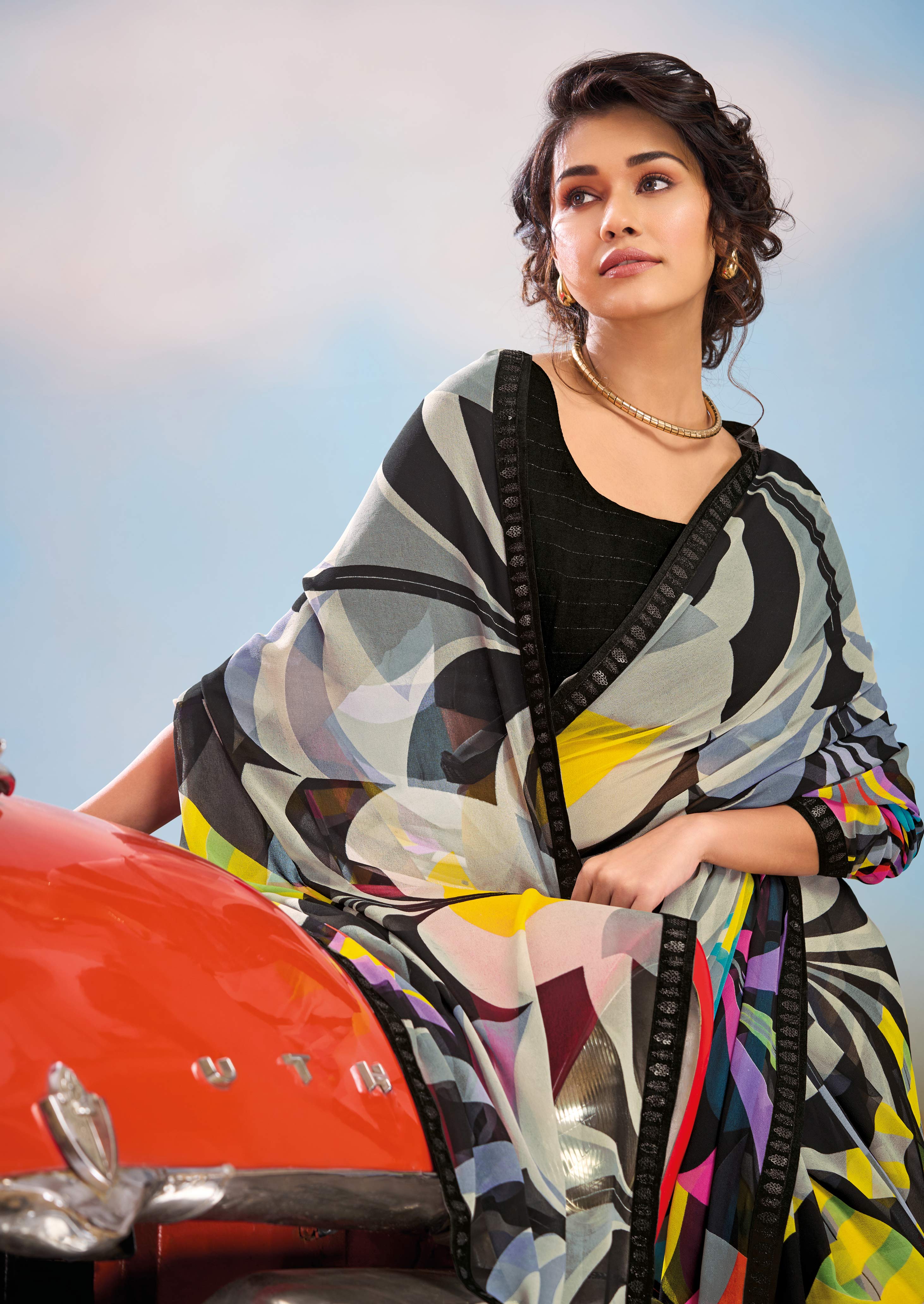 Laxmipati Baarish Abstract Printed Georgette Saree in Black Color with Unstitched Blouse