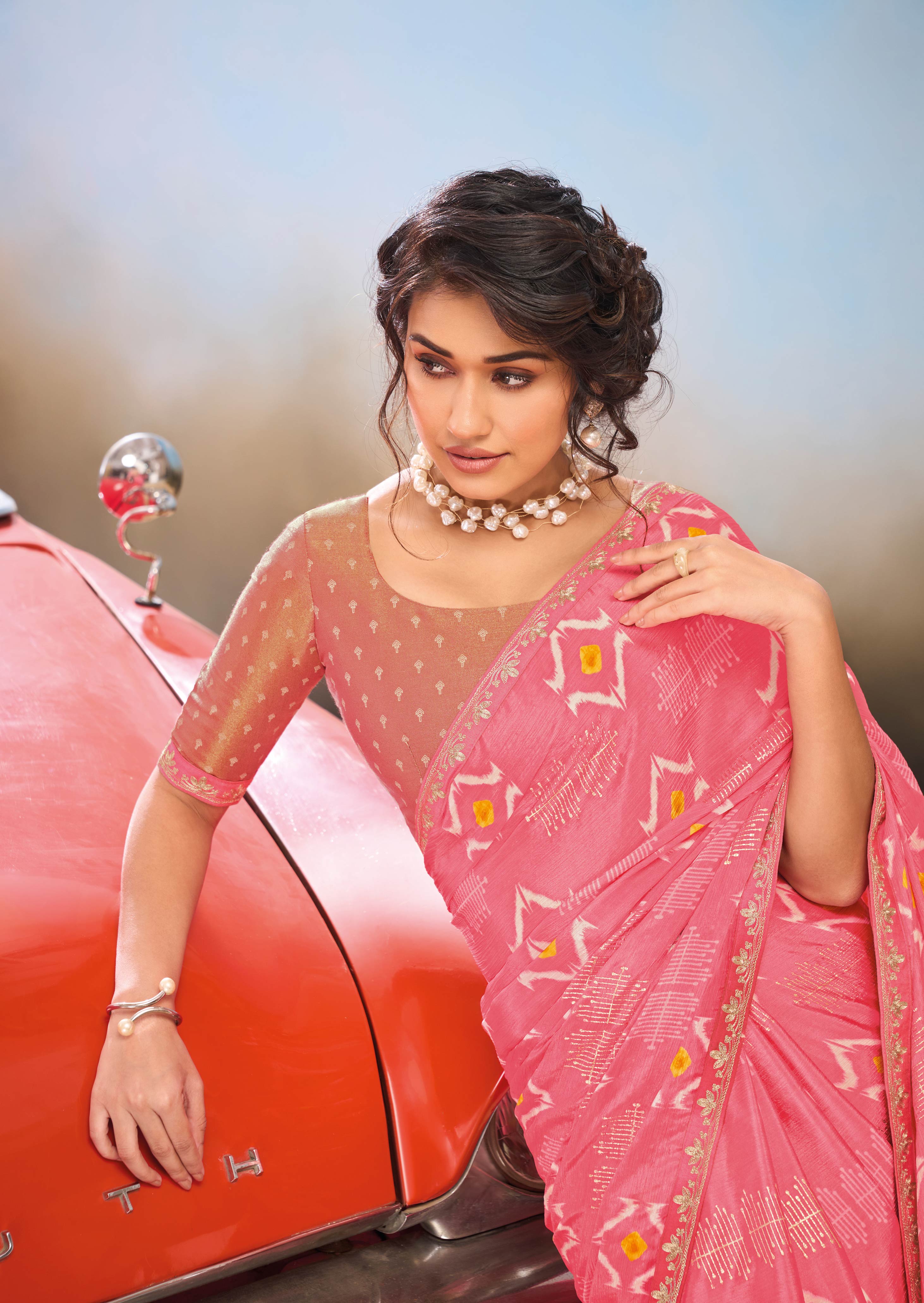 Laxmipati Baarish Abstract Printed Chiffon Saree in Pink Color with Unstitched Blouse