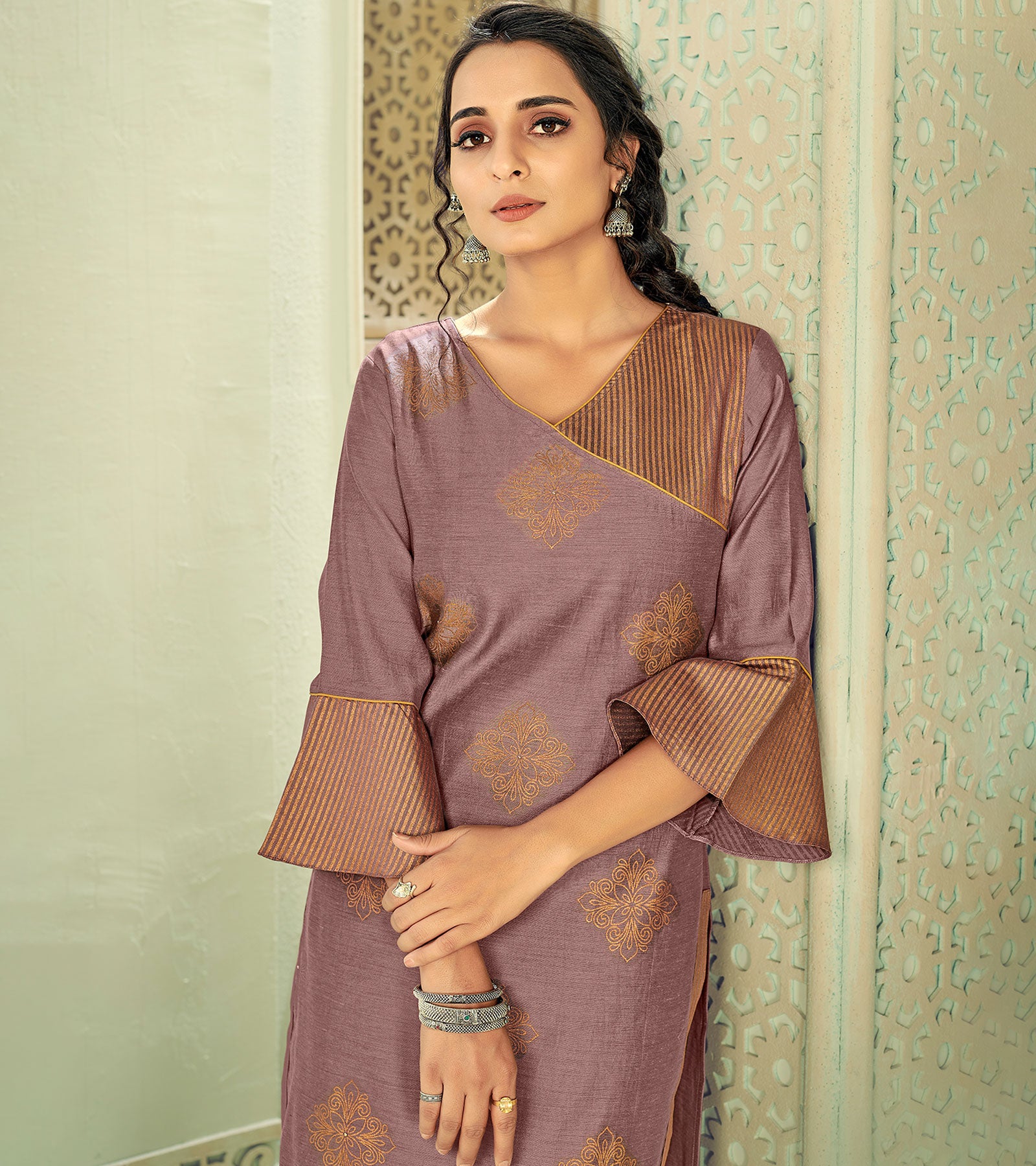 Laxmipati Linen Satin Pable Purple Straight Cut Kurti With Pant