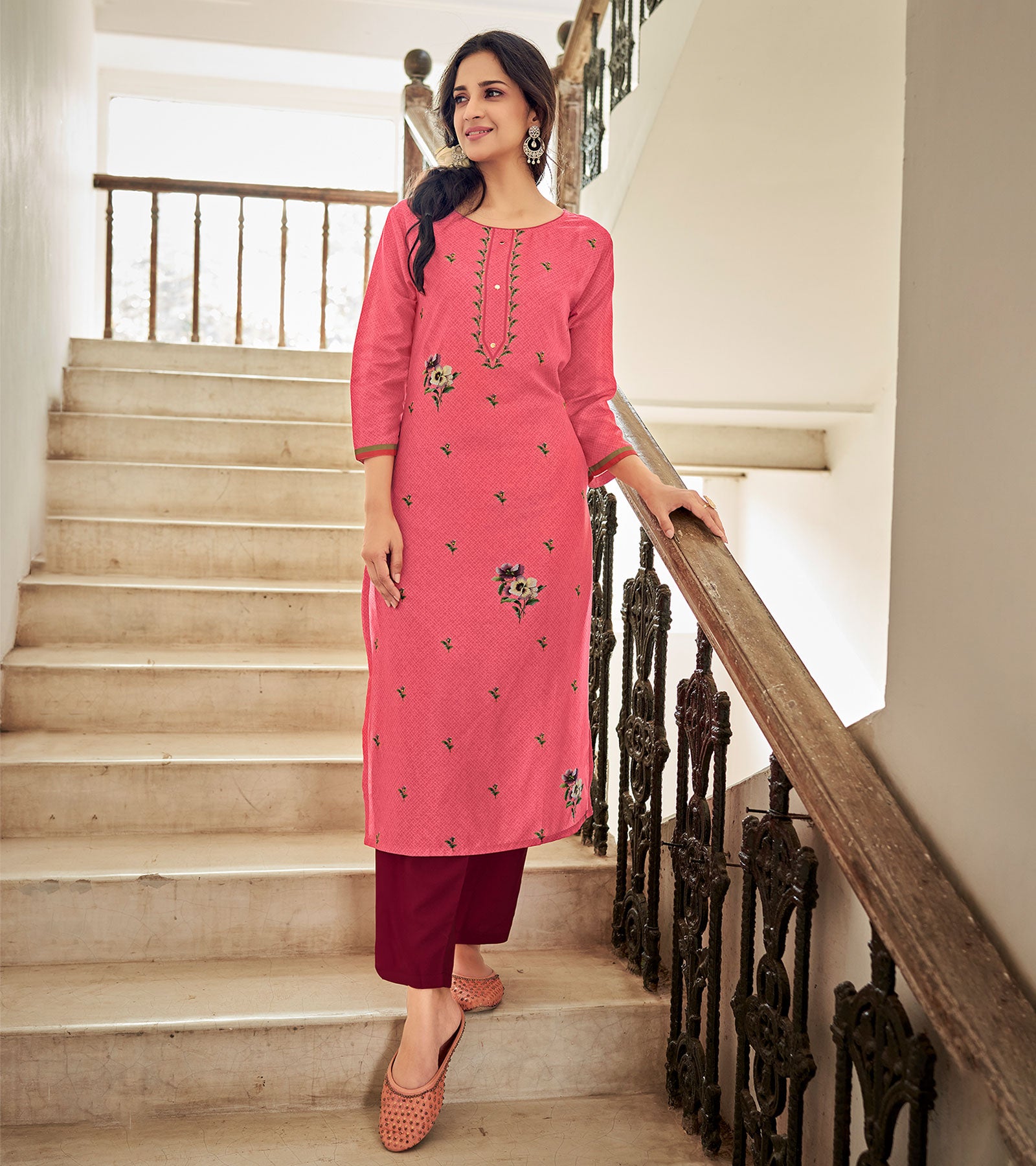 Laxmipati Muslin Vintage Pink Straight Cut Kurti With Digital Print