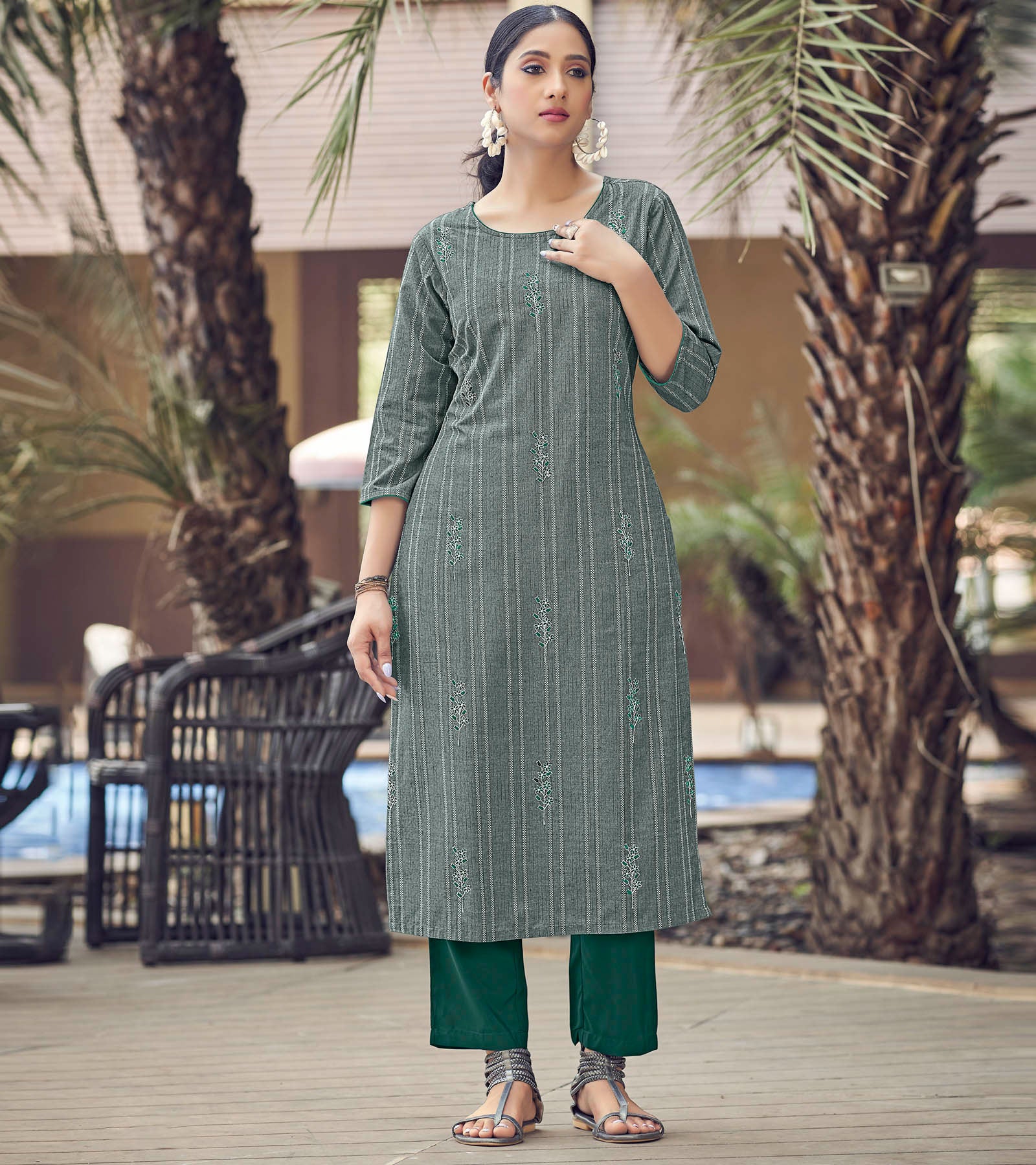 Laxmipati Lily Cotton Hunter Green Straight Kurti With Embroidery Butti