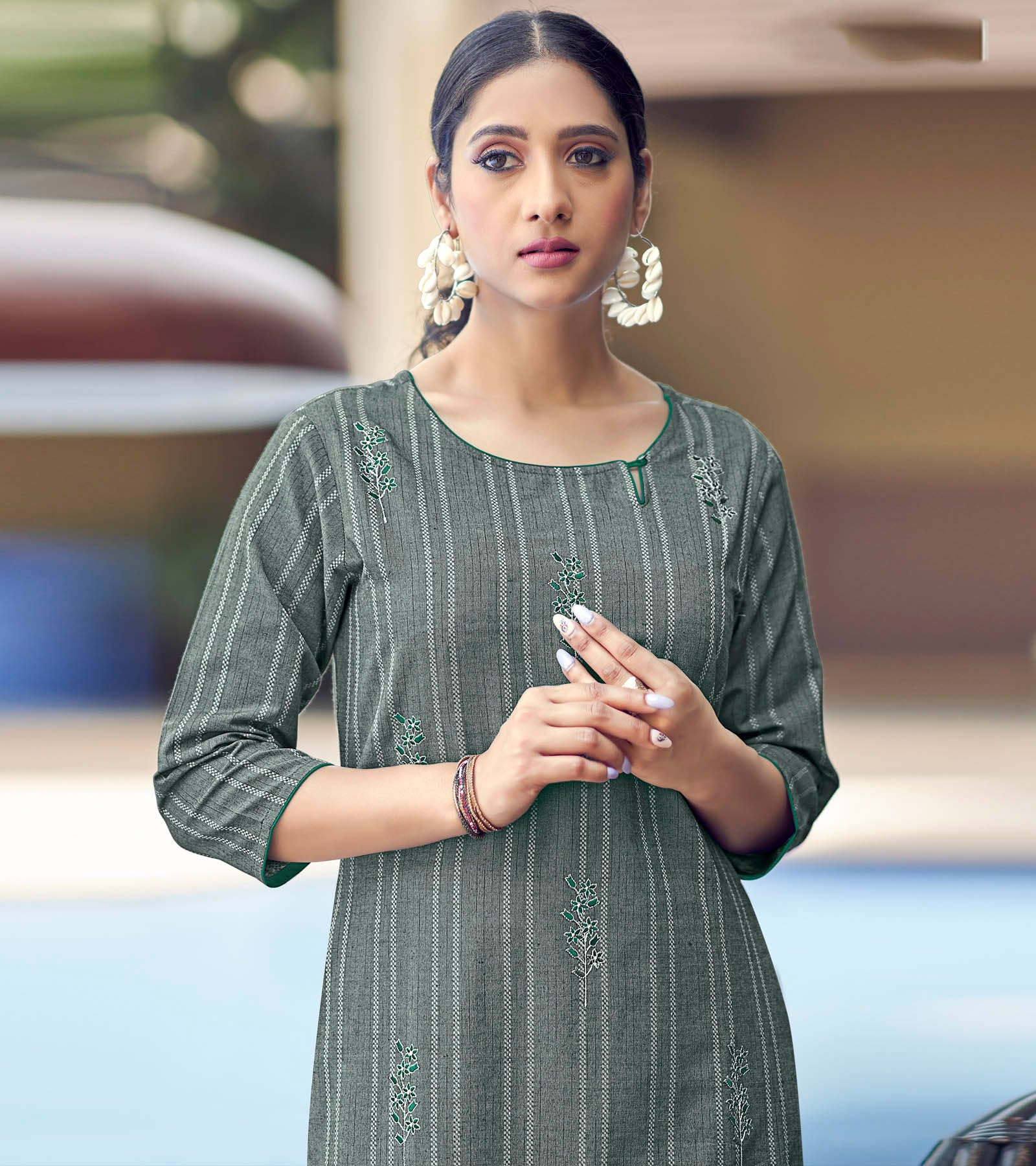 Laxmipati Lily Cotton Hunter Green Straight Kurti With Embroidery Butti
