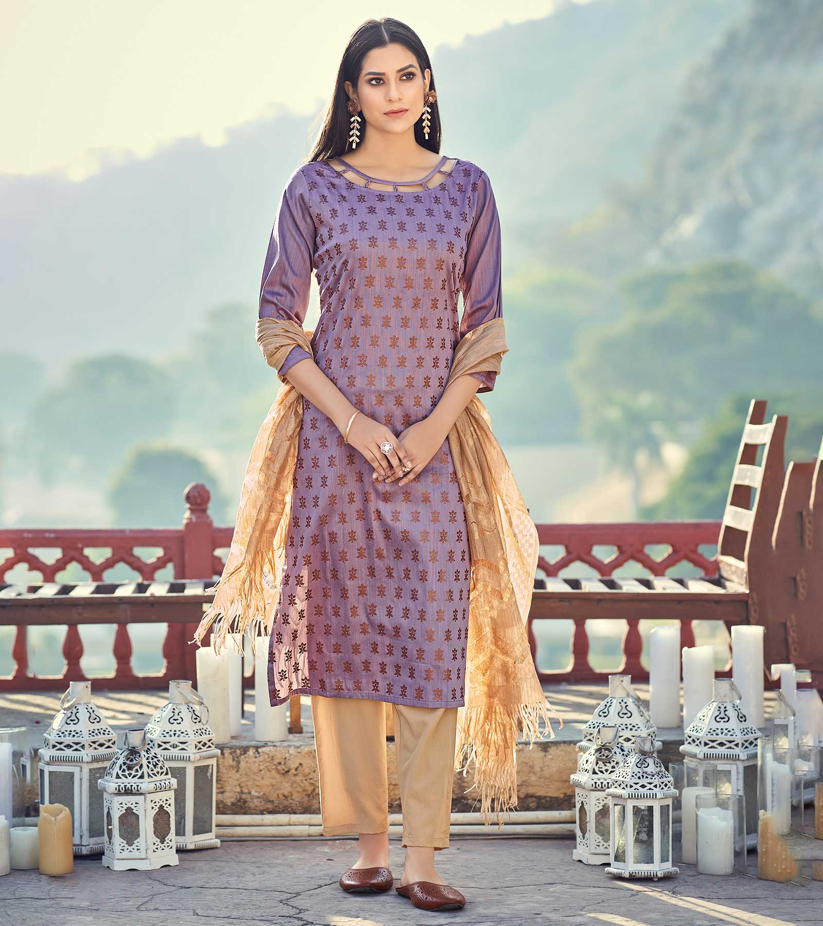 Laxmipati Taffeta Silk Light Grey Table Print Top With Fancy Dupatta And Pant