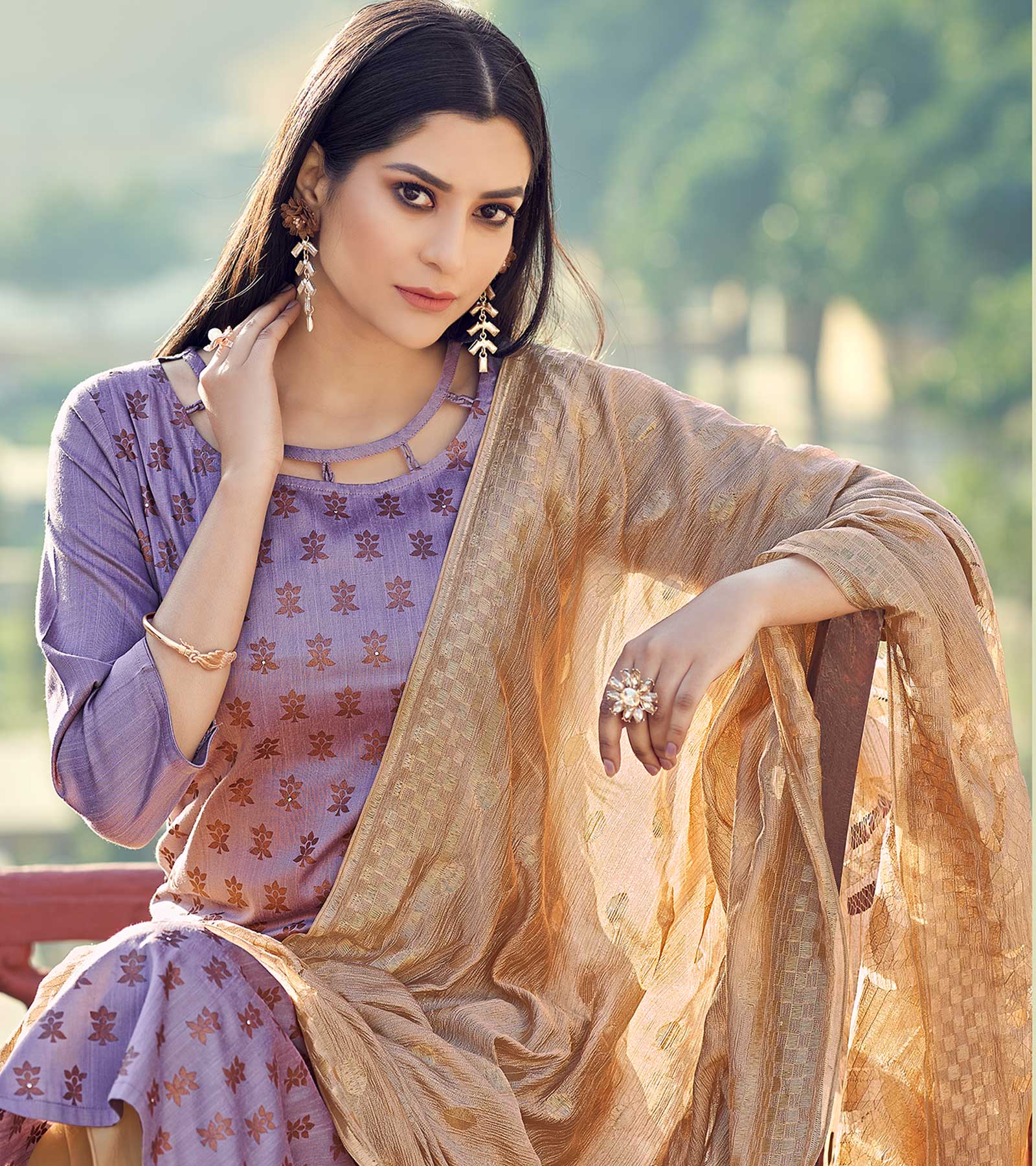 Laxmipati Taffeta Silk Light Grey Table Print Top With Fancy Dupatta And Pant
