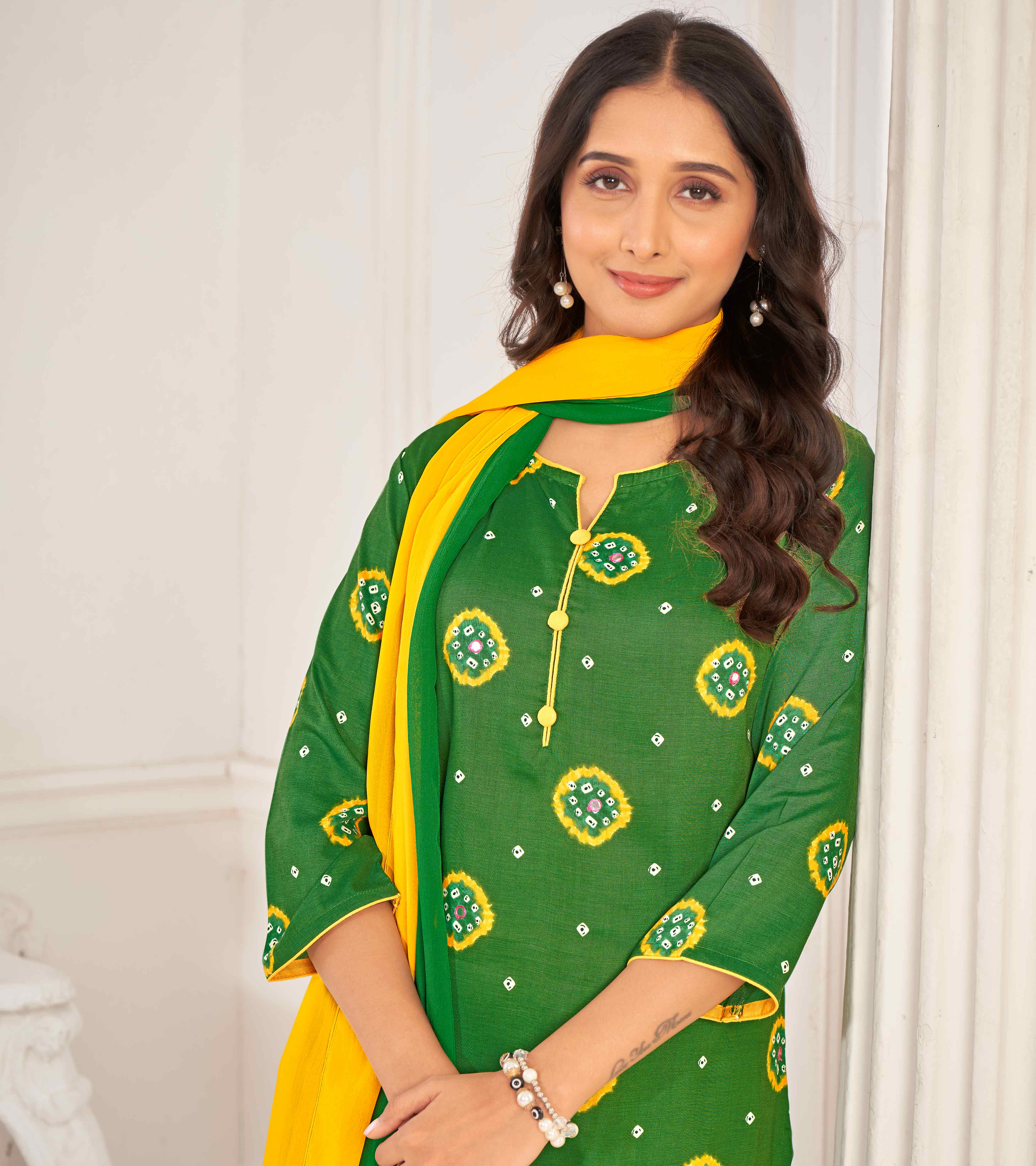 Green Muslin Printed Straight Kurta with Pant and Dupatta Set - Bandhani