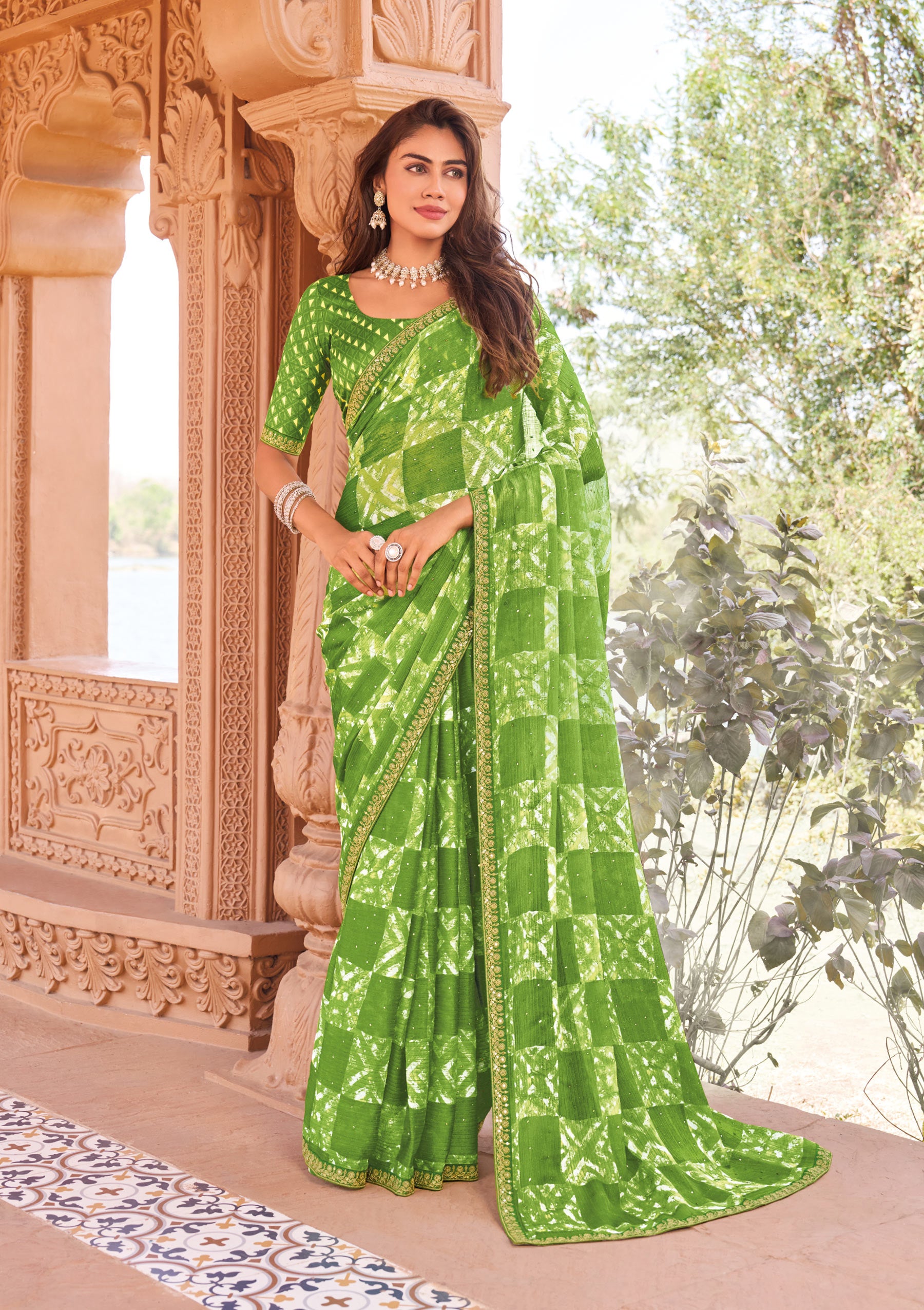 Laxmipati Madhubala Geometric Printed Chiffon Saree in Green Color with Unstitched Blouse