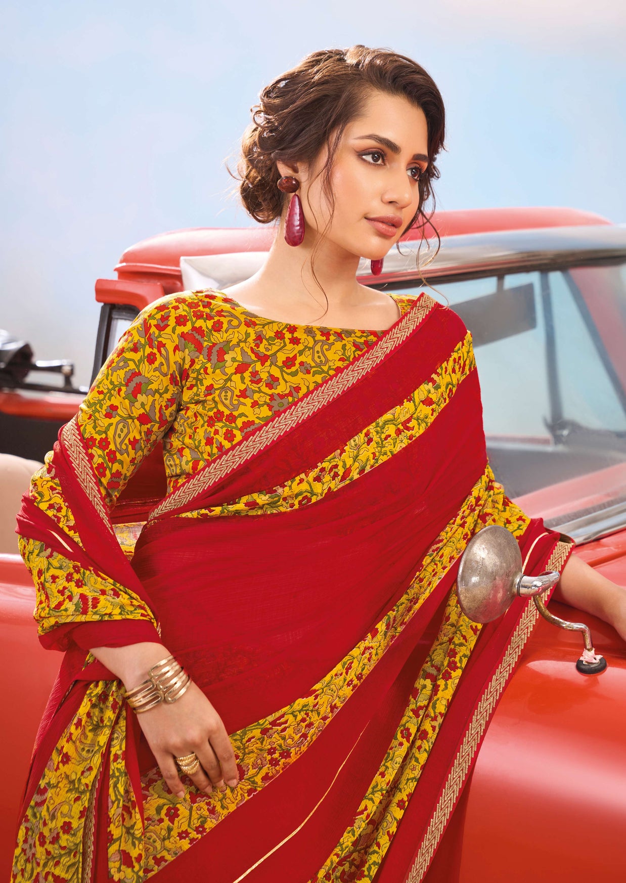 Laxmipati Baarish Floral Printed Chiffon Saree in Red Color with Unstitched Blouse