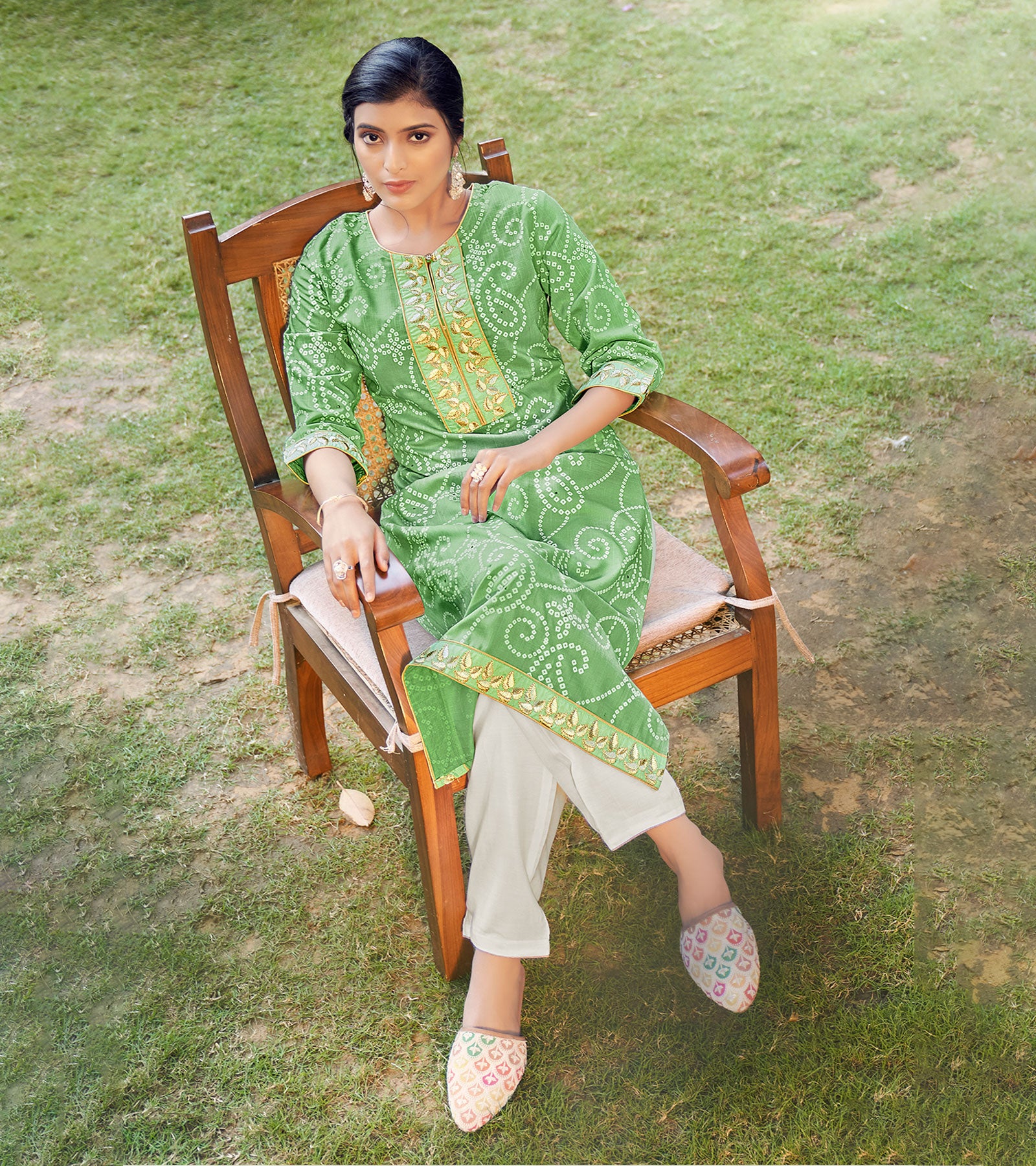 LAXMIPATI VISCOSE SLUB EMERALD GREEN STRAIGHT CUT KURTI WITH PANT